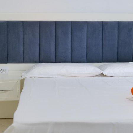 Davide Rooms Sarande Luaran gambar